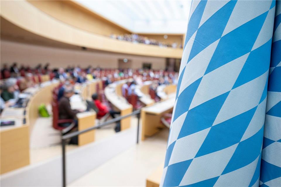 Gesetze quasi im Stundentakt - das gab es kurz vor Weihnachten im Landtag. (Archivbild)Peter Kneffel/dpa