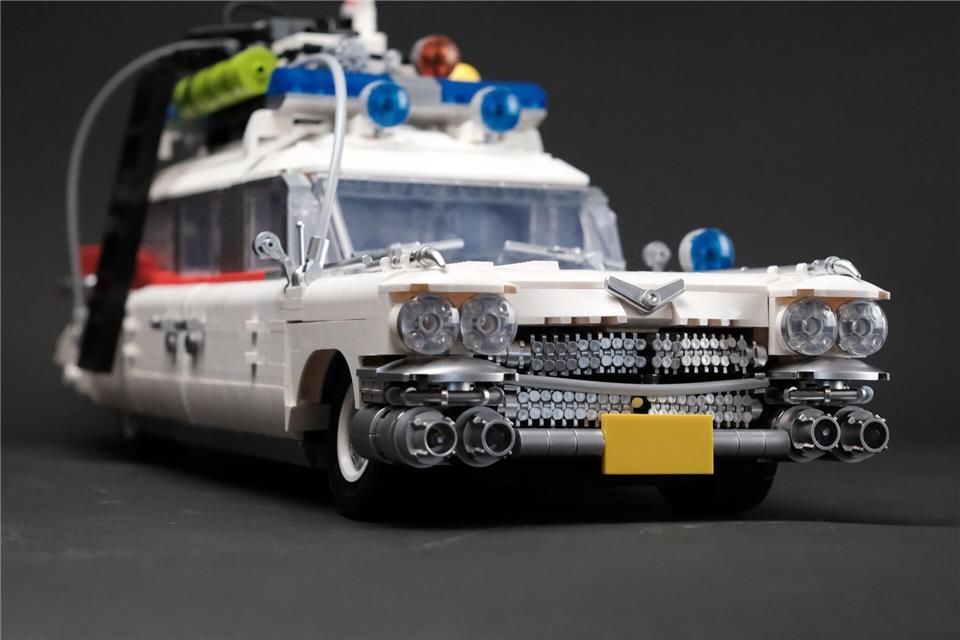 Gespensterjagd möglich: Für den Bausatz eines amerikanischen Krankenwagens von 1959 (2.342 Teile) bietet Bluebrixx ein Zusatzset an (885 Teile) - kostet zusammen rund 130 Euro.BlueBrixx/dpa-tmn