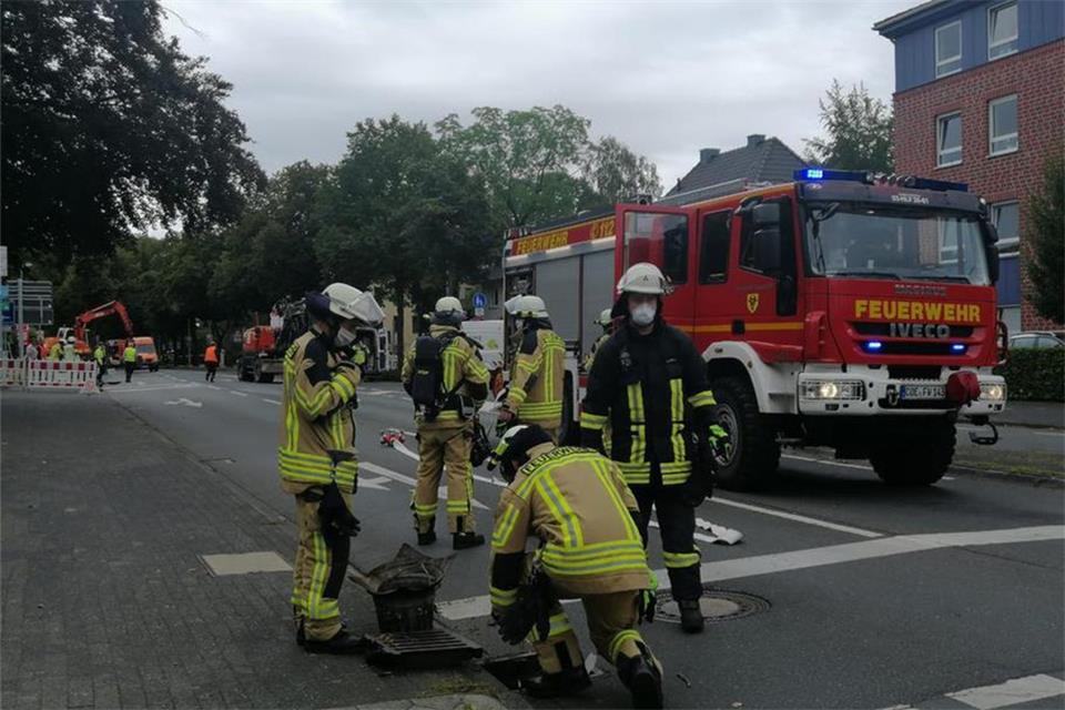 Gesperrt ist aktuell der Bereich rund um die Bürgerhalle. Eine Gasleitung wurde beschädigt und die Anlieger evakuiert. 