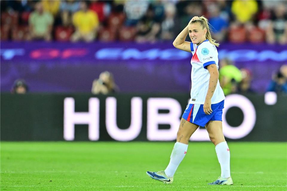 Geste zu oft wiederholt: Engländerinnen knien nicht mehr vor dem Match. (Archivbild) Sebastian Christoph Gollnow/dpa