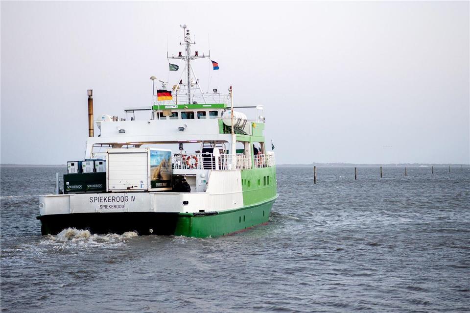 Gestiegene Treibstoffpreise verteuern Fährfahrten von und zur Insel Spiekeroog. (Archivbild)Hauke-Christian Dittrich/dpa