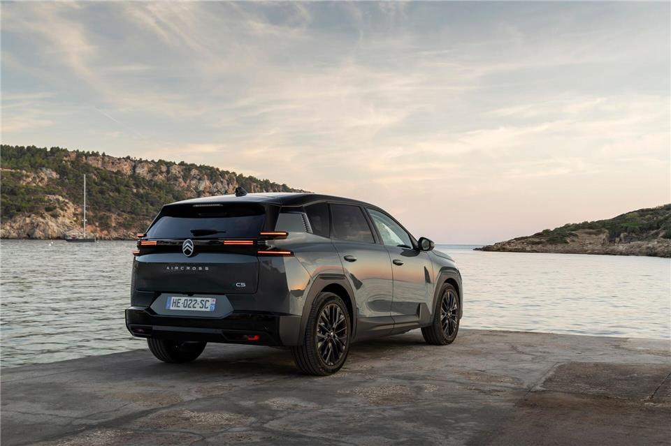 Neuer C5 Aircross: mehr Platz und Komfort zum Familienpreis Gestrecktes Gefährt: Der neue Citroën C5 Aircross ist nun 4,65 Meter lang.Adrien Cortesi/Citroën/dpa-tmn