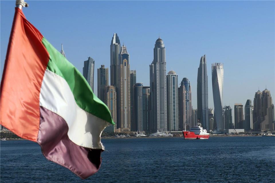 Gestrichene Flüge und lange Wartezeiten belasten Dubai-Rückreisende: Urlauber mussten teils selbst Ersatzflüge buchen oder stundenlang am Flughafen ausharren.Andrea Warnecke/dpa-tmn