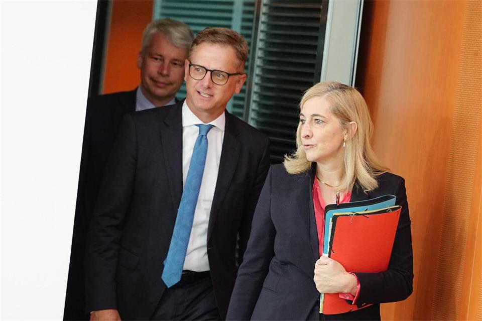 Gesundheitsminister Carsten Linnemann hat die Pflegereform auf Basis seiner Vorgängerin Nina Warken durchs Kabinett gebracht. (Archivfoto)Kay Nietfeld/dpa