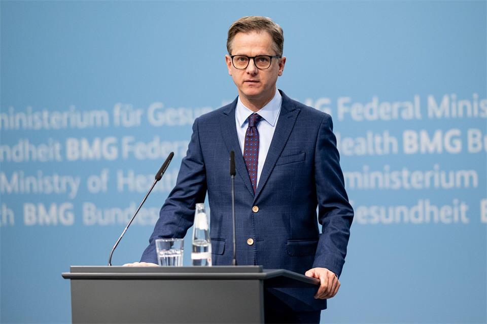 Gesundheitsminister Linemann schließt Leistungskürzungen in der Pflegeversicherung nicht aus.Fabian Sommer/dpa