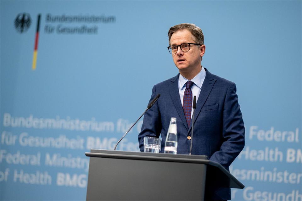Gesundheitsminister Linnemann möchte Pflegeleistungen künftig mehr steuern.Fabian Sommer/dpa