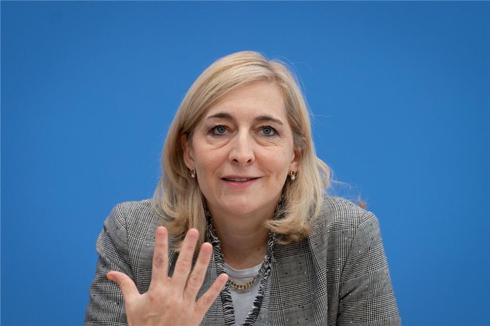 Gesundheitsministerin Nina Warken (CDU) will die Pflegeversicherung reformieren. (Archivfoto)Soeren Stache/dpa
