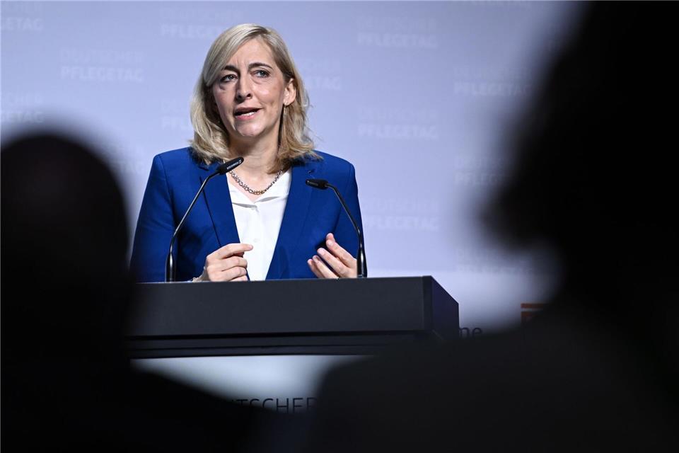 Gesundheitsministerin Nina Warken (CDU) will die Kosten im Gesundheitssystem begrenzen (Archivbild)Britta Pedersen/dpa