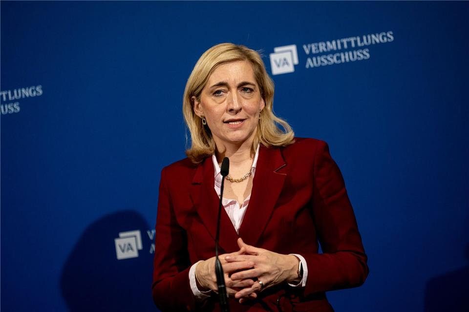 Gesundheitsministerin Nina Warken begrüßte den Kompromiss im Vermittlungsausschuss. Fabian Sommer/dpa