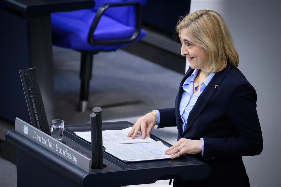 Gesundheitsministerin Nina Warken brachte Änderungen an der Krankenhausreform durch den Bundestag.Bernd von Jutrczenka/dpa