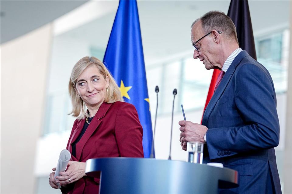 Gesundheitsministerin Nina Warken plant Milliarden-Einsparungen bei Gesundheitskosten.Kay Nietfeld/dpa