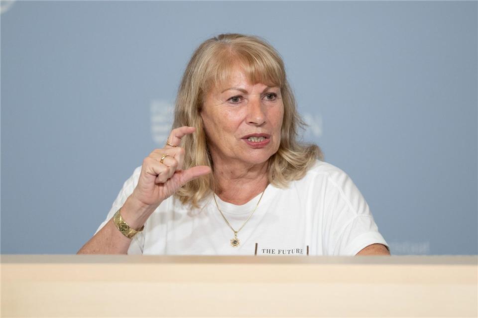 Gesundheitsministerin Petra Köpping stellte den Bericht der Lebensmittel- und Futterüberwachung von 2024 und 2025 vor. (Archivbild)Sebastian Kahnert/dpa