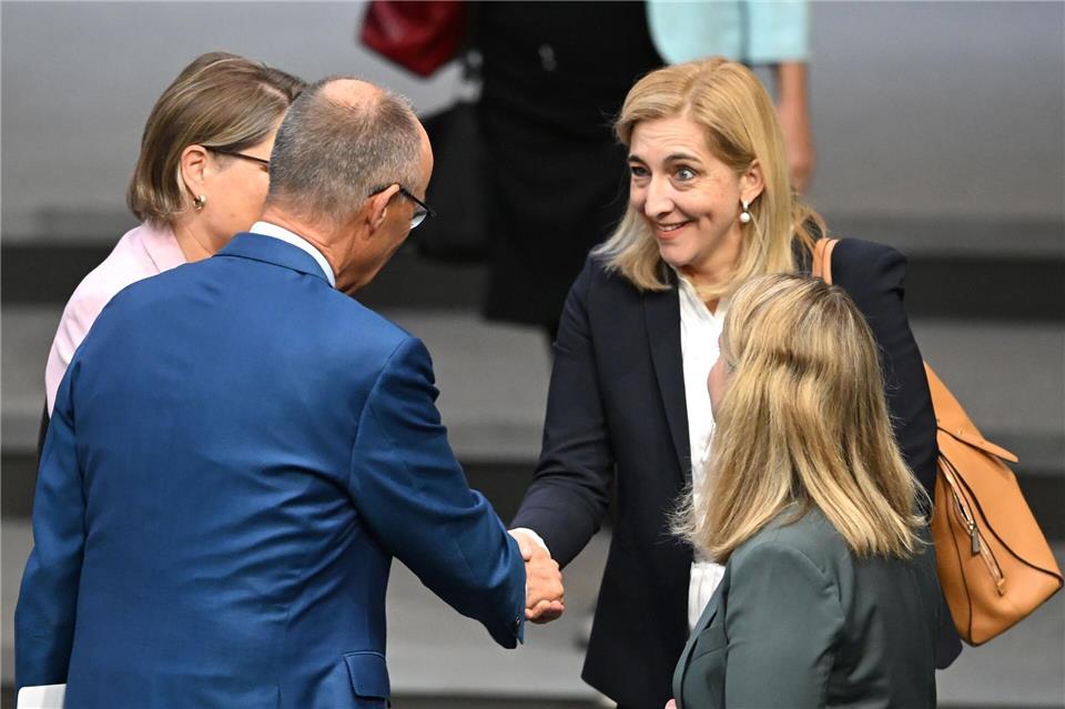Gesundheitsministerin Warken machte deutlich, dass Vergütungen weiter steigen können. (Archivbild) Elisa Schu/dpa