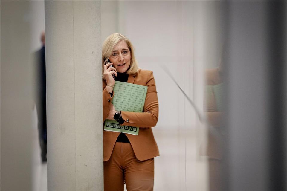 Gesundheitsministerin Warken plant eine große Pflegereform. (Archivbild)Kay Nietfeld/dpa