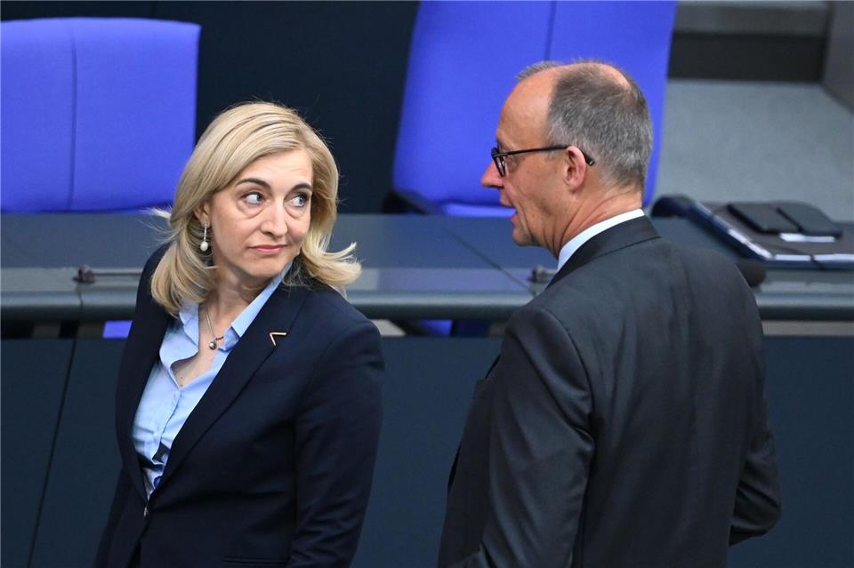 Gesundheitsministerin Warken will die Reform ins Ziel bringen. (Archivbild)Elisa Schu/dpa