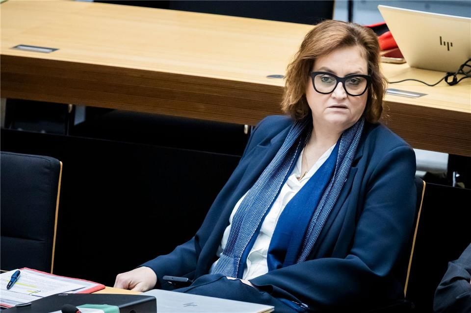 Gesundheitssenatorin Ina Czyborra (SPD) sieht die Sparpläne aus dem Bundesgesundheitsministerium kritisch. (Archivbild) Christoph Soeder/dpa