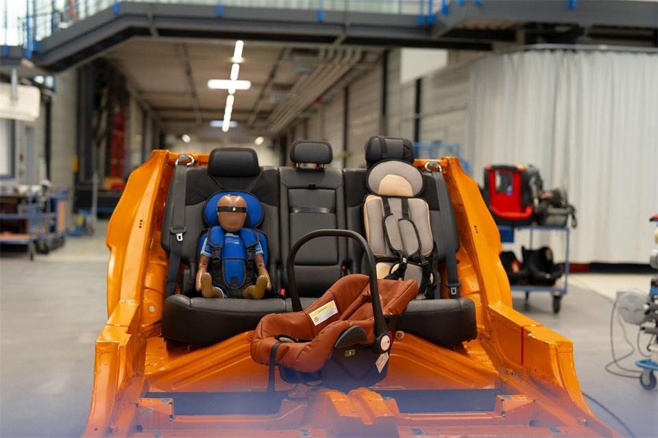 Getestet, aber nicht immer für gut befunden: Der ADAC hat gemeinsam mit der Stiftung Warentest und europäischen Partnern 16 aktuelle Kindersitze und Babyschalen geprüft.ADAC/dpa-tmn