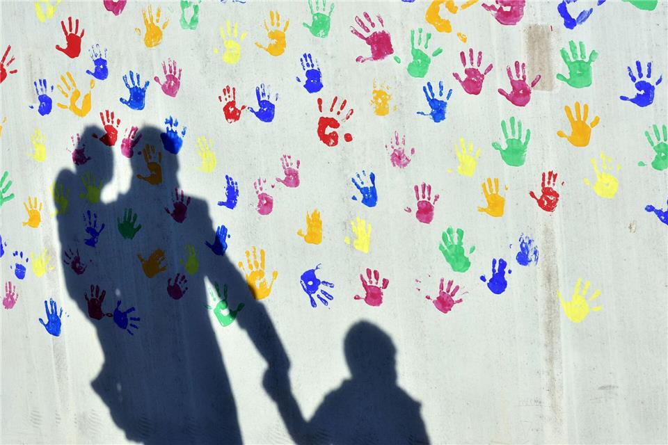 Getrennt vom Partner? Für gemeinsame Kinder muss der oder die Ex dann Unterhalt zahlen, bei dem die Kinder nicht wohnen.picture alliance/dpa