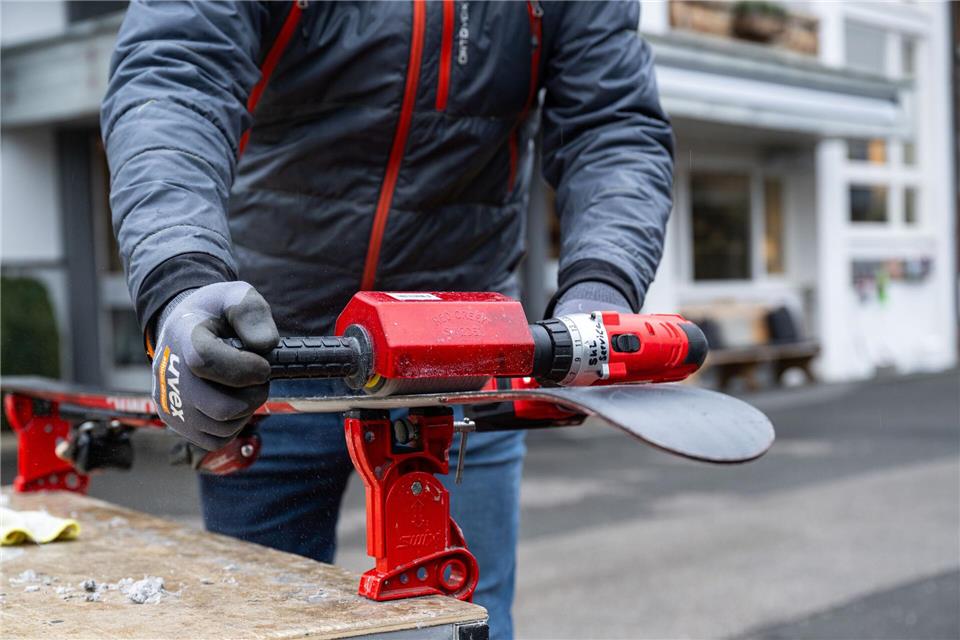 Gewachste Skier gleiten besser über den Schnee.picture alliance / dpa-tmn