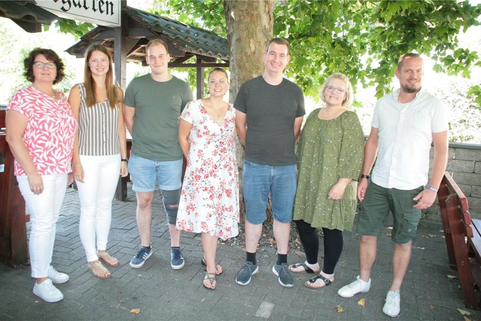Gewählte, wiedergewählte und amtierende Vorstandsmitglieder mit der Vorsitzenden Marina Heming (Mitte).