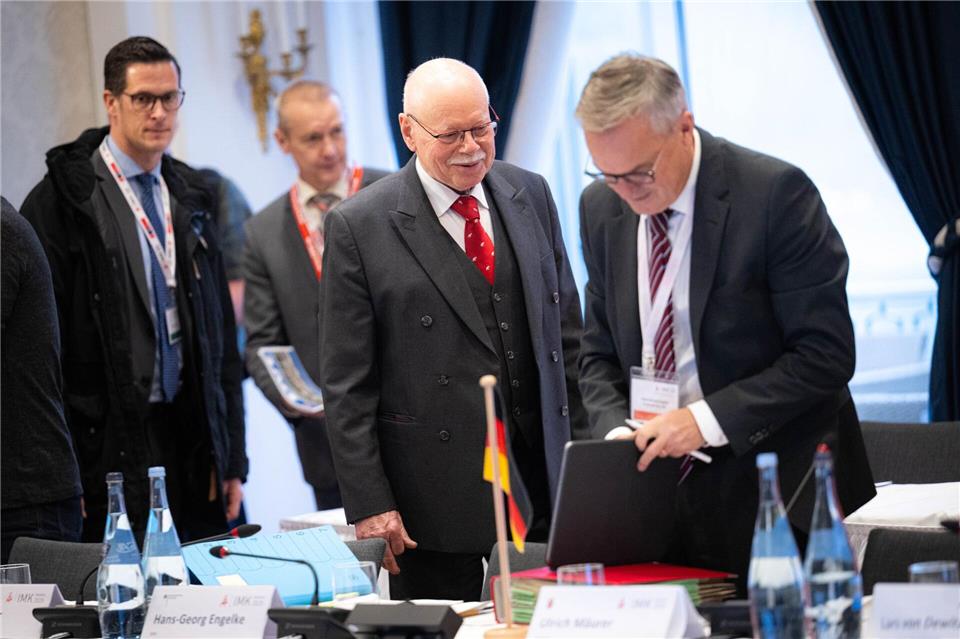 Gewalt im Fußball war eines der Themen der Innenministerkonferenz in Bremen.Sina Schuldt/dpa
