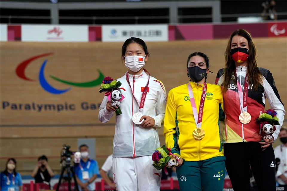 Gewann Gold in Tokio: Die Australierin Paige Greco (Mitte). (Archivfoto)Shuji Kajiyama/AP/dpa