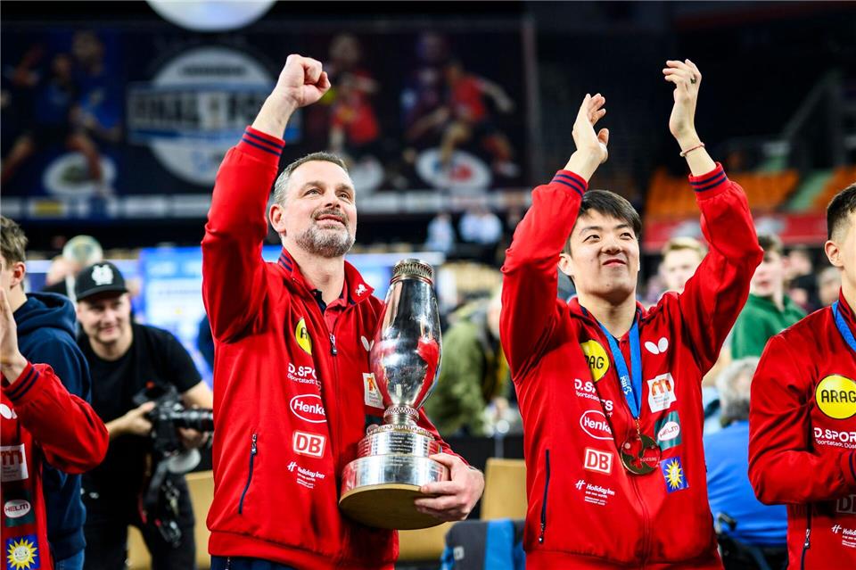 Gewann mit Düsseldorf schon dreimal das Triple: Trainer Danny Heister (links, Archivbild)Tom Weller/dpa