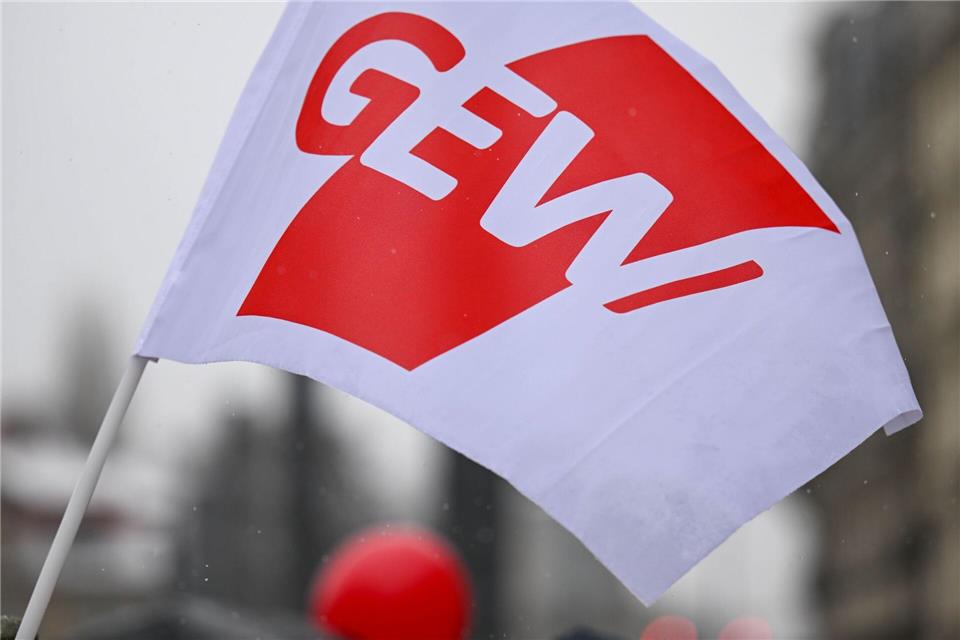 Gewerkschaften fordern sieben Prozent mehr Einkommen, mindestens aber 300 Euro mehr im Monat.  (Archivbild)Hendrik Schmidt/dpa