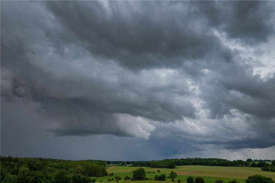Gewitter ziehen auf. (Archivbild)Jens Büttner/dpa
