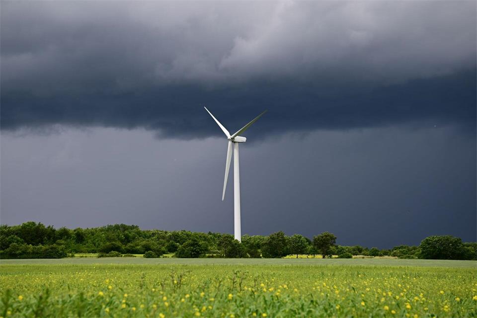 Gewitter ziehen über Niedersachsen und Bremen. (Symbolbild)Julian Stratenschulte/dpa