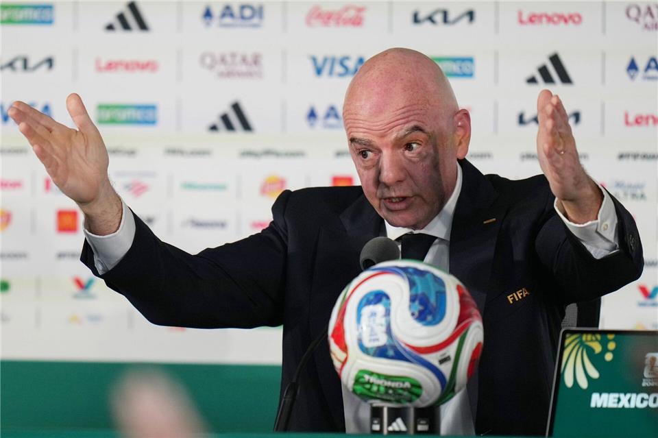 Gianni Infantino spricht in Mexiko-Stadt vor Medien.Eduardo Verdugo/AP/dpa
