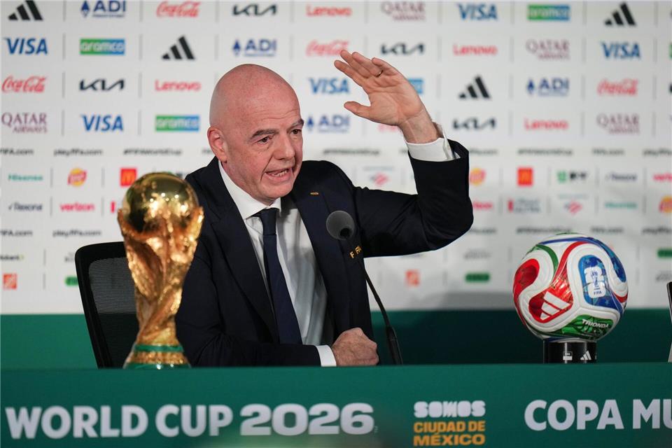 Gianni Infantino spricht über die Visaprobleme vor der WM.Eduardo Verdugo/AP/dpa