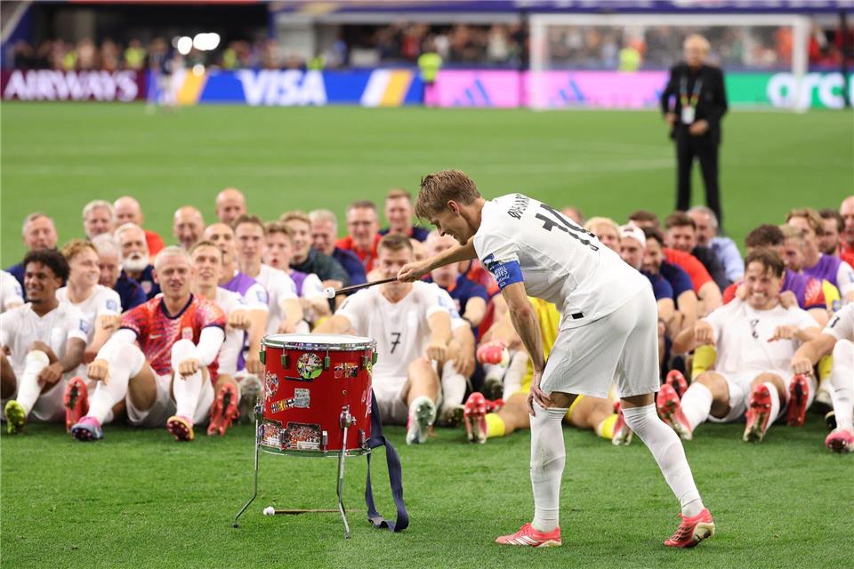 Gibt den Takt für Norwegens Jubelfeier vor: Martin Ödegaard.Sam Hodde/AP/dpa