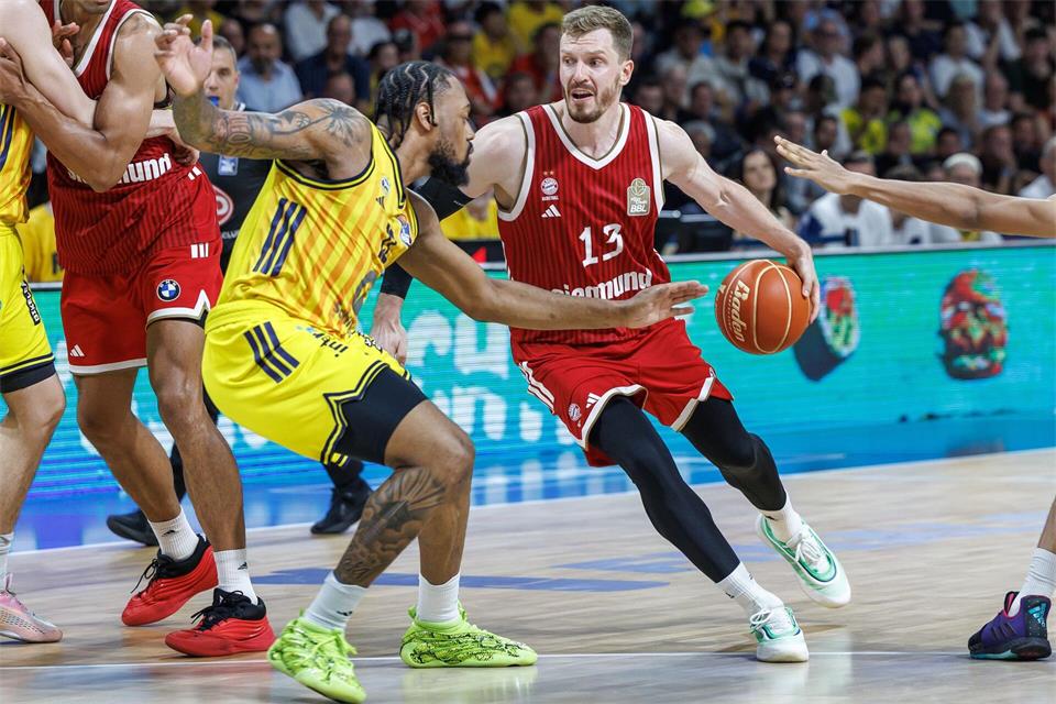 Gibt es das Duell Bayern gegen Alba künftig wieder in Europa? (Archivbild)Andreas Gora/dpa