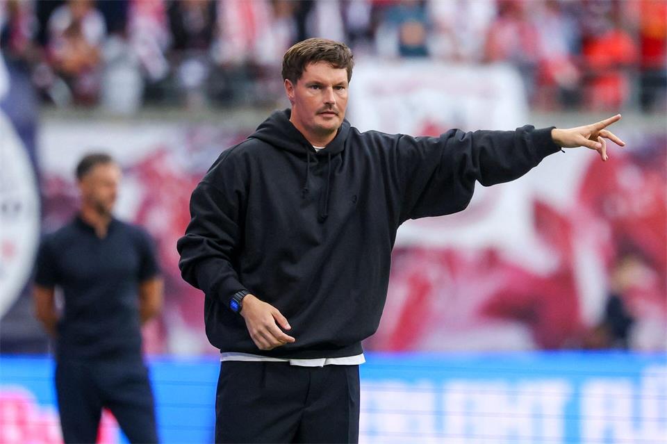 Gibt seit Ende 2024 die Anweisungen beim HSV: Trainer Merlin Polzin.  Jan Woitas/dpa