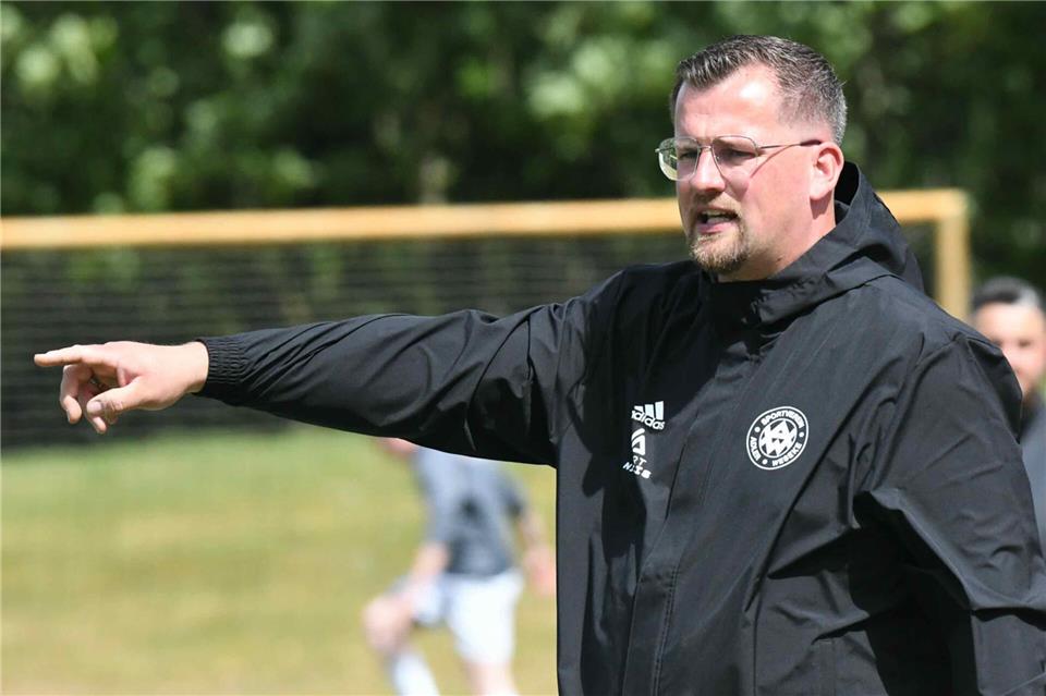 Gibt weiterhin beim A-Ligisten Adler Weseke die Richtung vor: Coach Stephan Doods.