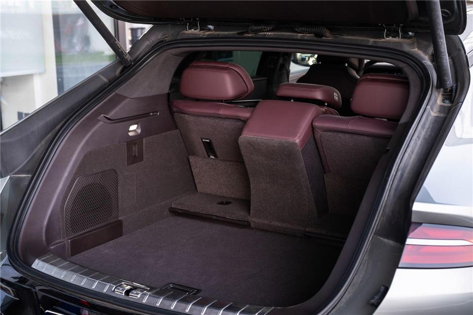 Gibt’s was zu nörgeln? Der ungeklappte Kofferraum misst relativ durchschnittliche 500 Liter.Maximilian Thum/BYD/dpa-tmn