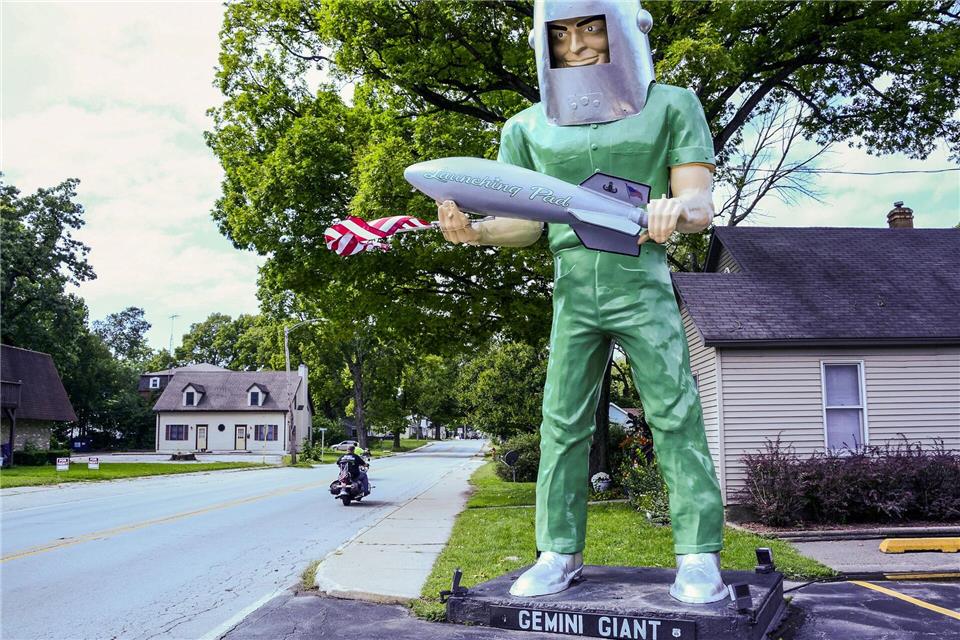Gigantische Reklame: Große Figuren wie der Gemini Giant in Wilmington wiesen entlang der Strecke auf Restaurants und andere Angebote hin.Ralf Johnen/dpa-tmn