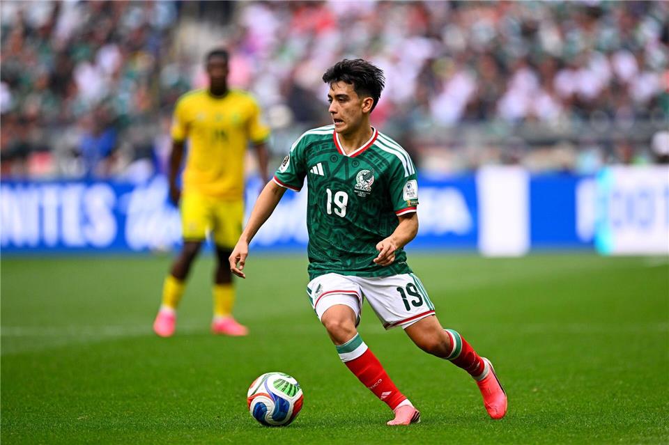 Gilberto Mora, 17 Jahre jung, gilt als Fußball-Wunderkind. Tom Weller/dpa