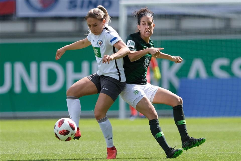 Gina Chmielinski (l.) traf für RB Leipzig gegen die TSG 1899 Hoffenheim. (Archivbild)Peter Steffen/dpa
