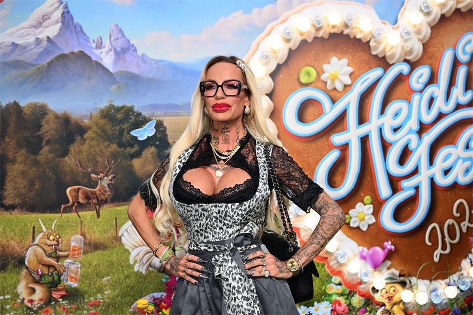 Gina-Lisa Lohfink - hier kürzlich beim „HeidiFest“ von Heidi Klum - bereut eigenen Worten zufolge ihren Weg in die Öffentlichkeit. (Archivbild)Felix Hörhager/dpa