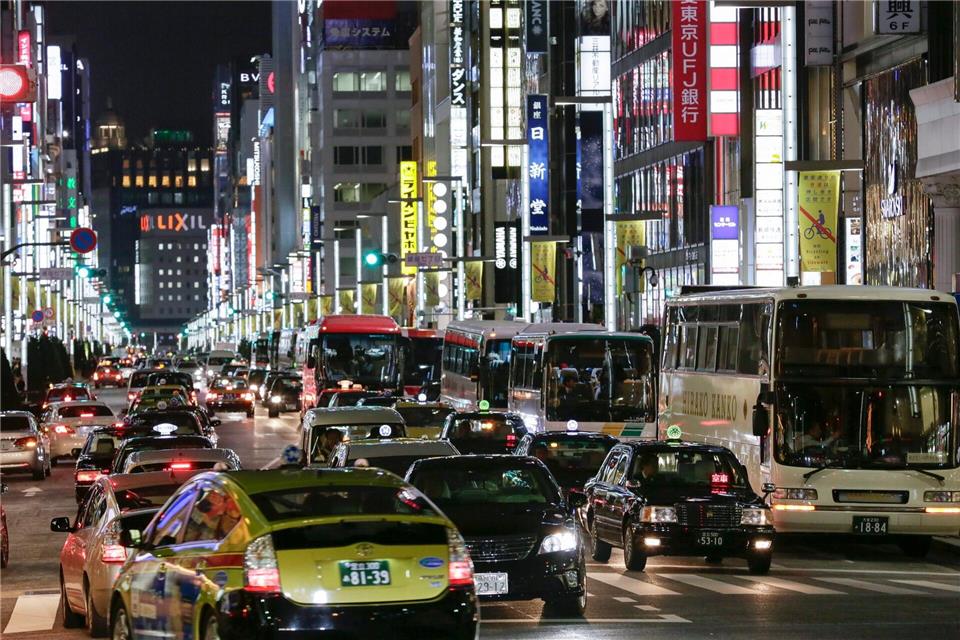 Ginza ist das glamouröse Einkaufsviertel der japanischen Hauptstadt.Kimimasa Mayama/epa/dpa-tmn
