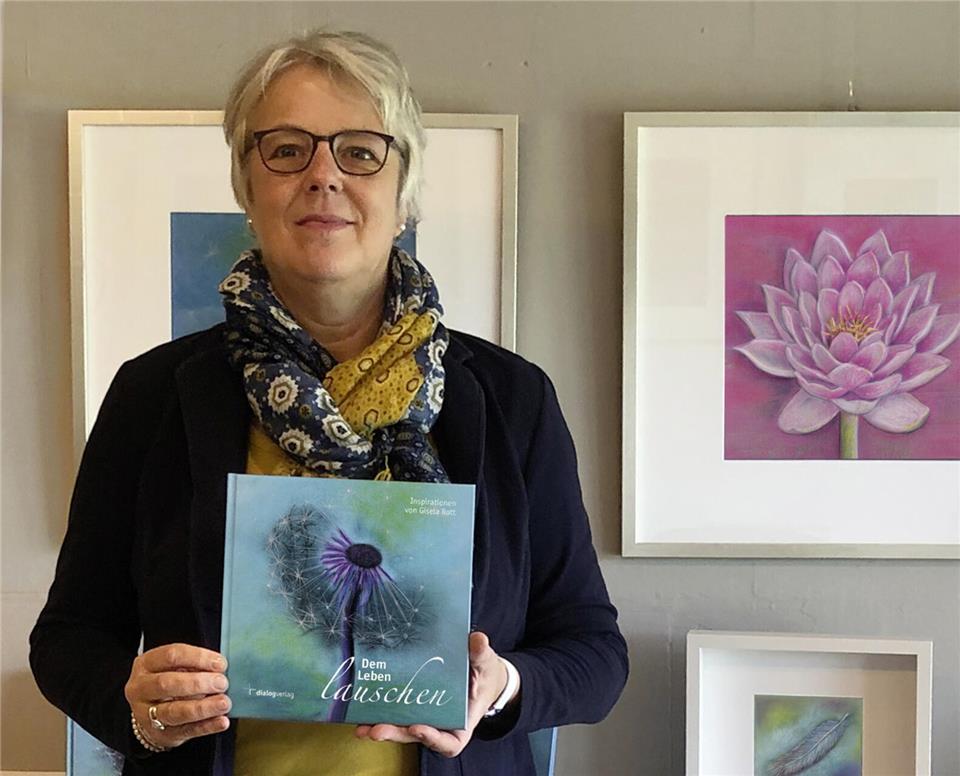 Gisela Rott hat eine Ausstellung in der St.-Silvester-Kirche in Erle gestaltet.