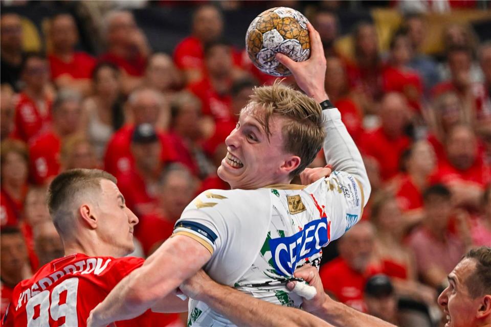 Gisli Kristjansson (r) verletzte sich gegen Lemgo an der SchulterTamas Vasvari/MTI/AP/dpa
