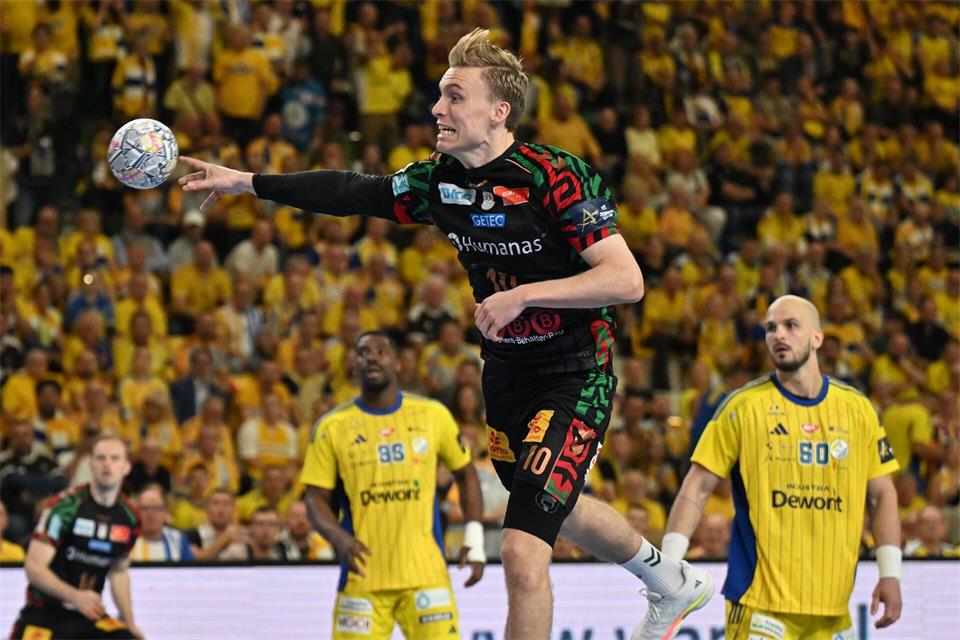 Gisli Kristjansson siegte mit Magdeburg in Polen.Piotr Polak/PAP/dpa