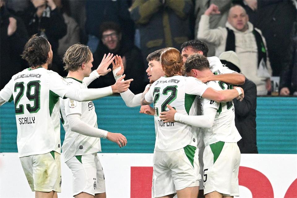 Gladbach jubelt nach dem Saison-Fehlstart wieder.Anke Waelischmiller/dpa