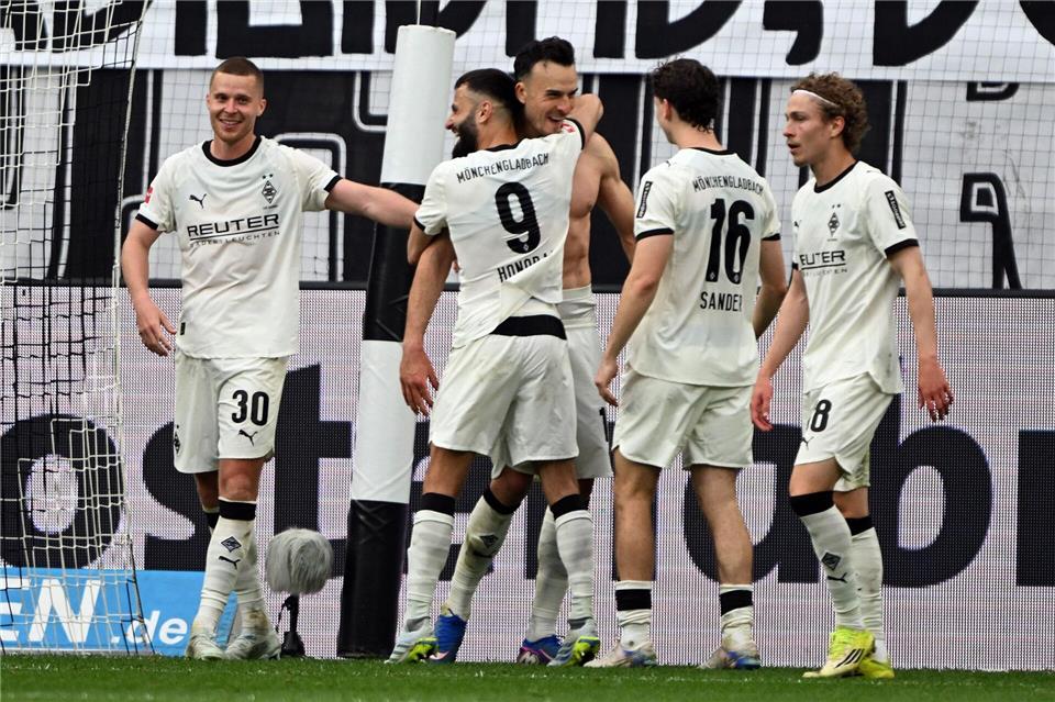 Gladbach jubelt über das Siegtor zum 1:0. Federico Gambarini/dpa