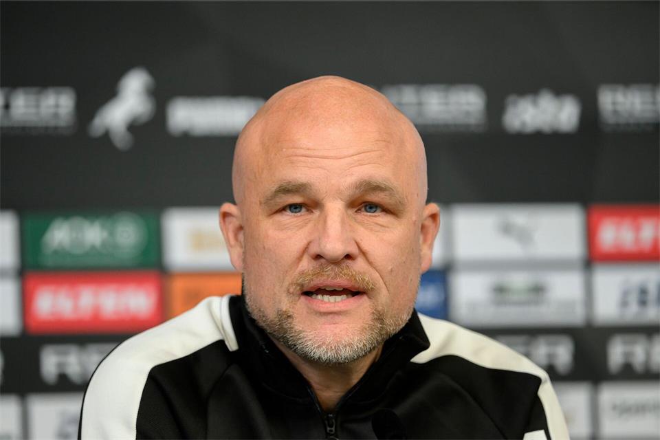 Gladbach und Sportchef Rouven Schröder konnten den historischen Bundesliga-Fehlstart durch einen Sieg in Stuttgart abwenden. (Archivbild)Anke Waelischmiller/dpa