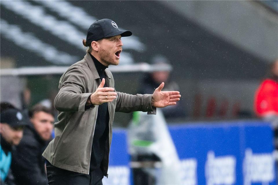 Polanski hofft: Irgendwann muss der Befreiungsschlag kommen  Gladbachs Coach Eugen Polanski hofft auf die Wende.Marius Becker/dpa