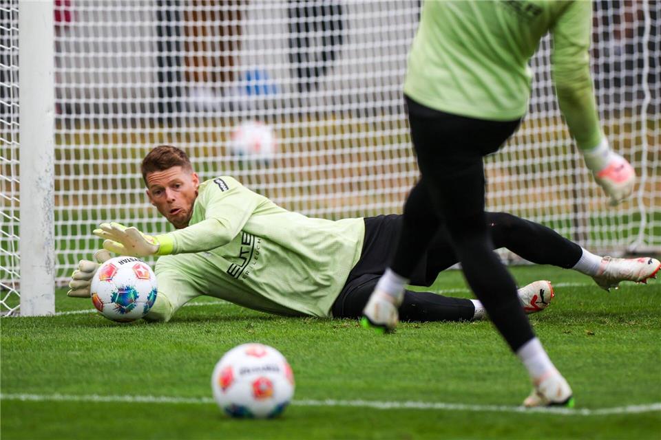 Gladbachs Torhüter Omlin wechselt auf Leihbasis nach Leverkusen. (Archivbild)Christoph Reichwein/dpa